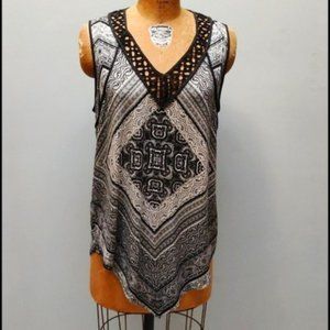 Daniel Rain Crocheted V-neck Knit Top